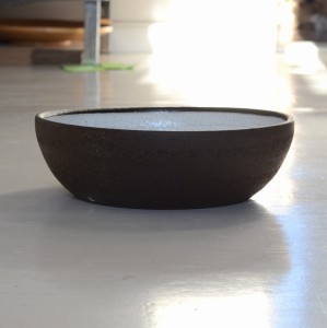 Umywalka ceramiczna nablatowa niska HANDMADE śr. 30cm brąz/biała 
